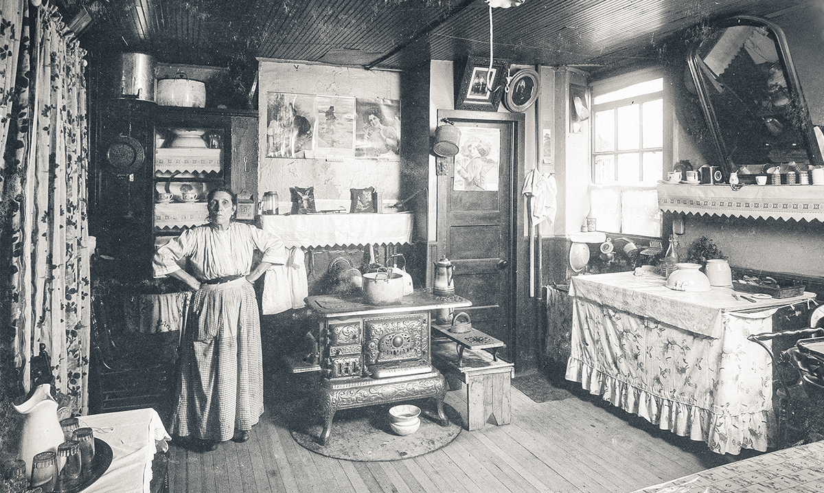 Interior of 309 Bleecker St, NYC (1916)